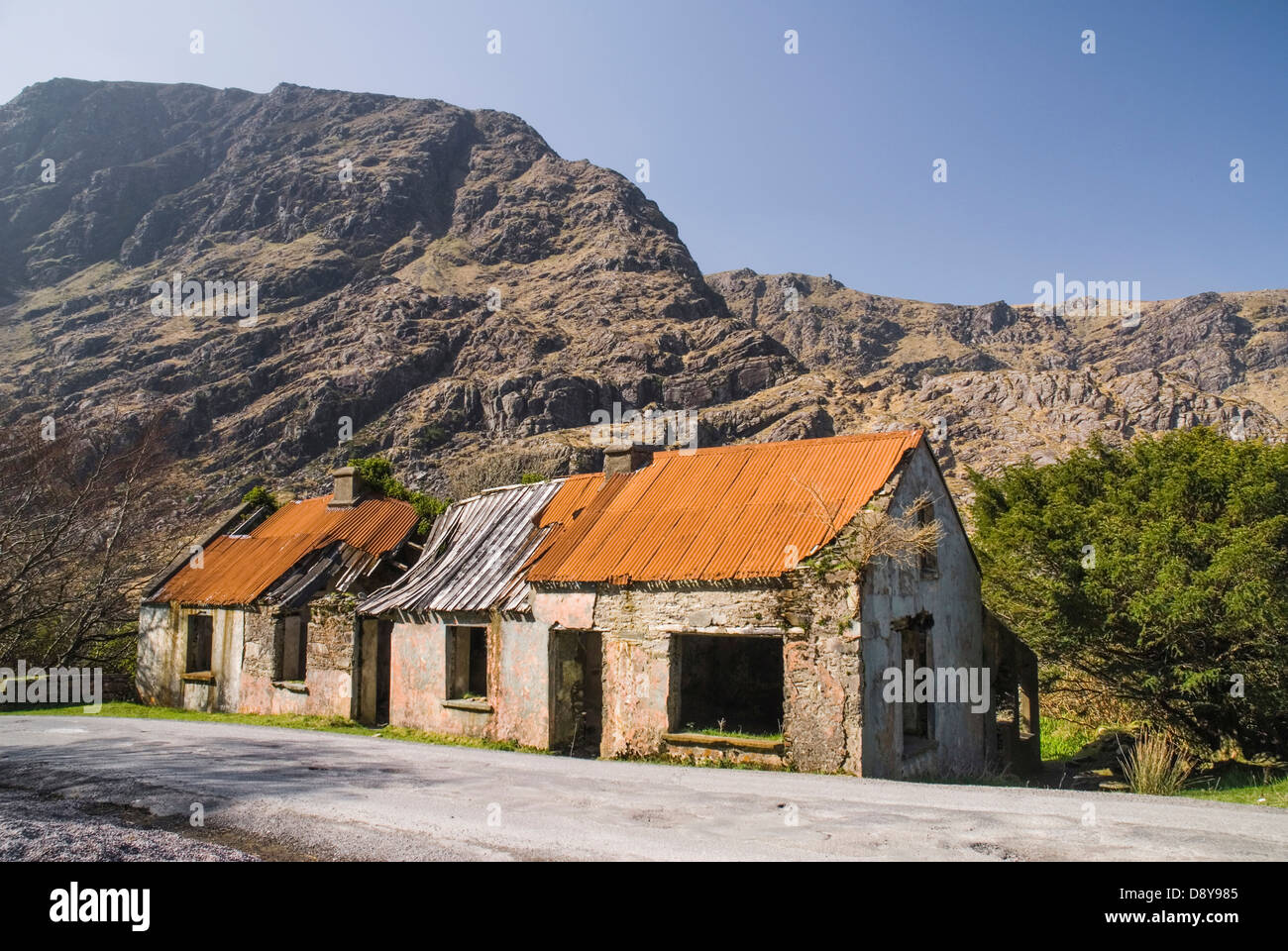 Gap di Dunloe, lungo abbandonato homestead nello spazio. Eire europeo irlandese in Irlanda del Nord Europa Poblacht na hEireann Repubblica Foto Stock