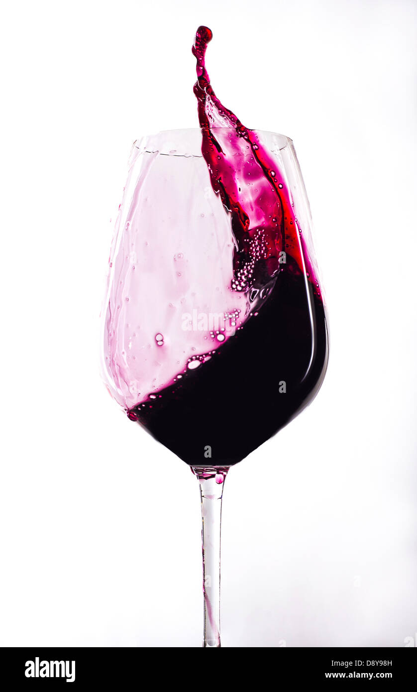 Vino rosso schizzi dal vetro Foto Stock