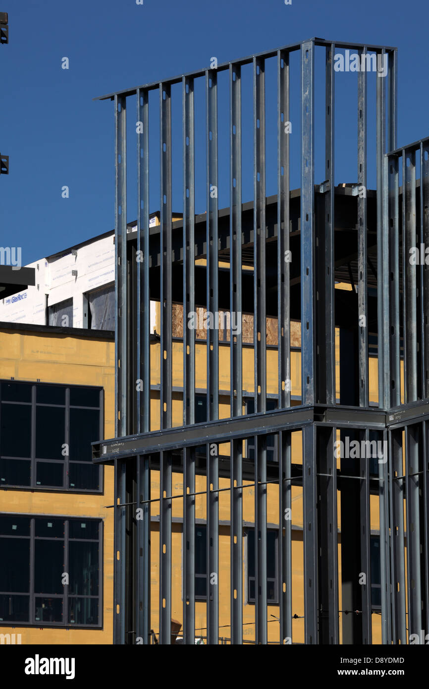 Costruzione in acciaio quadro su zona di costruzione. Foto Stock