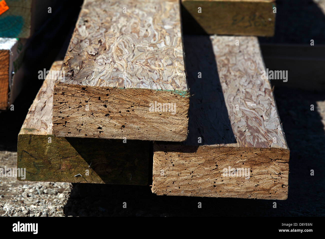 Compositi in legno travi; vista terminale che mostra la sezione trasversale. Foto Stock
