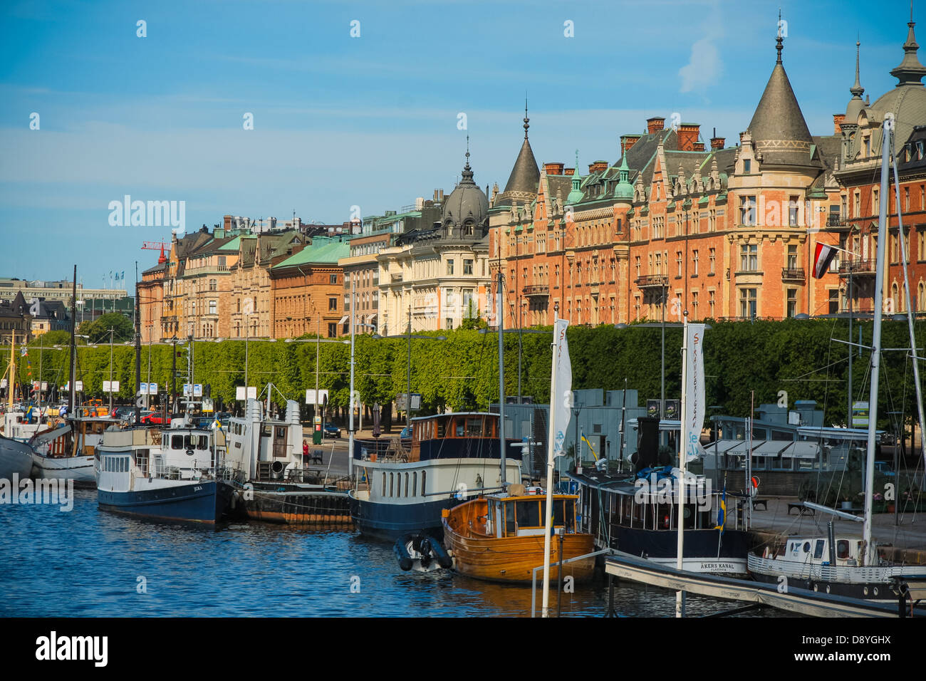 Barche nel porto di Stoccolma, Svezia Foto stock - Alamy