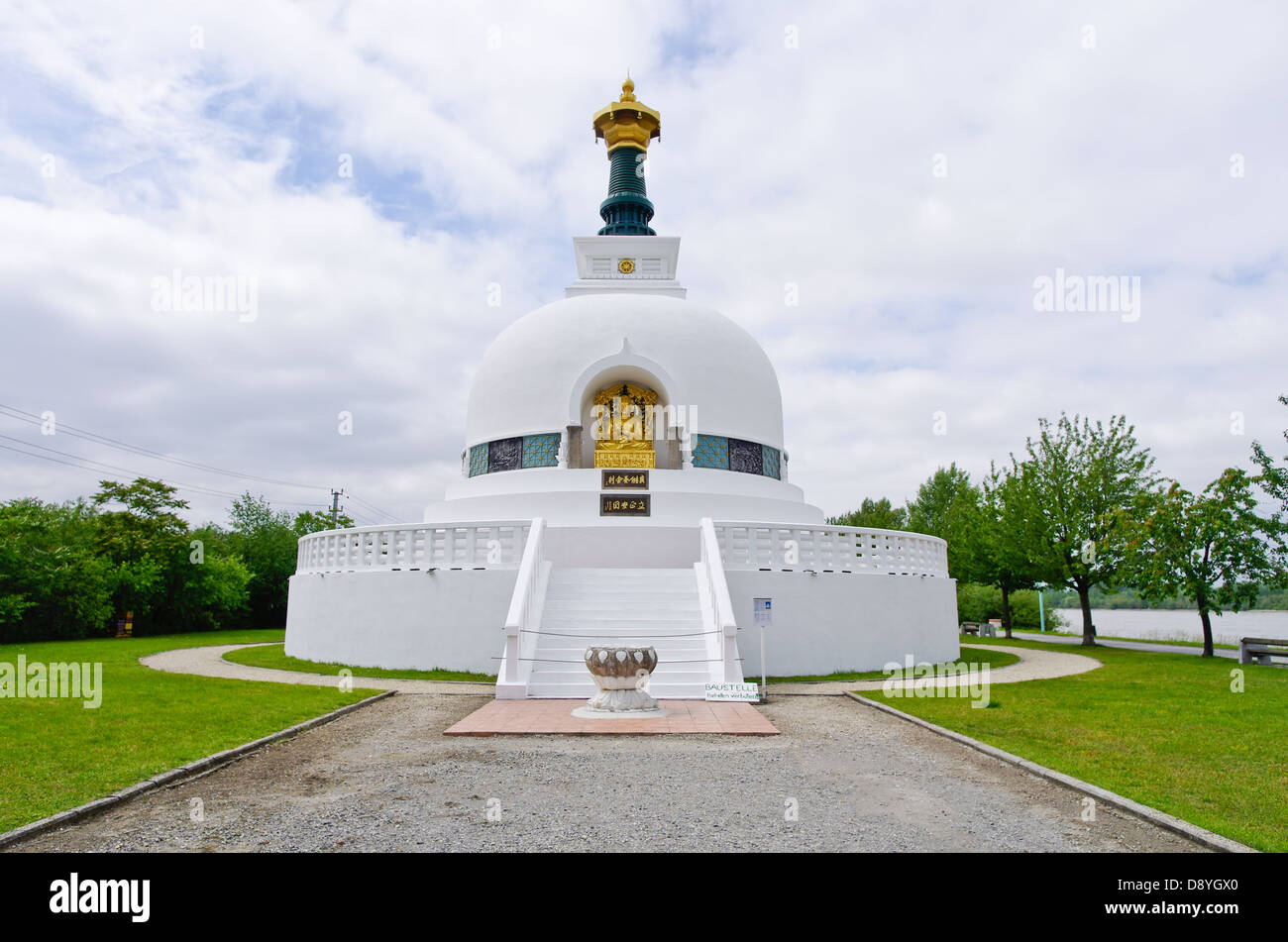 Buddista Pagoda di pace vicino al Danubio a Vienna, in Austria Foto Stock