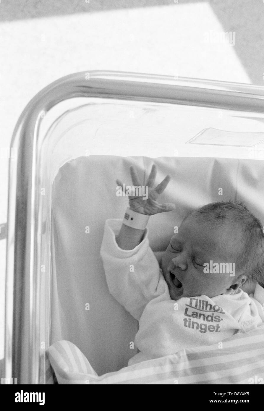 Un bambino appena nato. Foto Stock