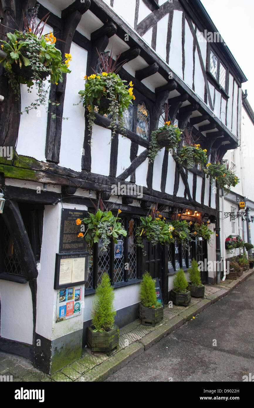 Originariamente una casa di mercanti, il cherubino Inn è la costruzione più antica di Dartmouth e risale al 1380. Foto Stock