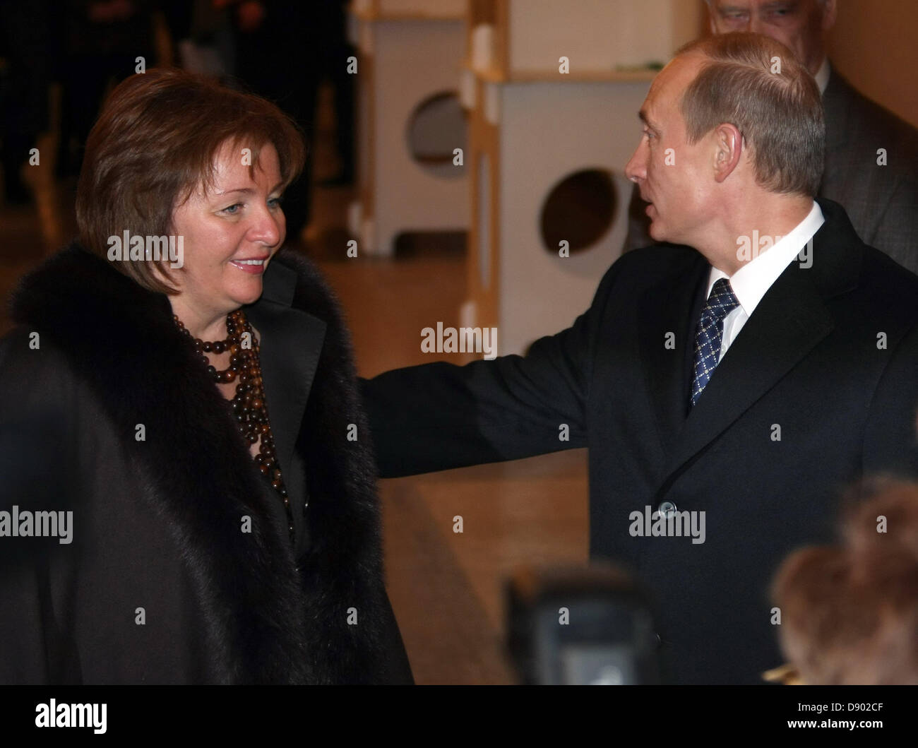 Dicembre 2, 2007 - Moscow, Russia - foto: Dicembre 02,2007. Mosca, Russia. La Russia è il Presidente Vladimir Putin con sua moglie Lyudmila Putina (l)presso la stazione di polling a Mosca...Il presidente russo Vladimir Putin e la moglie Lyudmila hanno annunciato il loro divorzio il Giovedì, Giugno 06,2013 dopo quasi trenta anni di matrimonio. (Credito Immagine: © PhotoXpress/ZUMAPRESS.com) Foto Stock