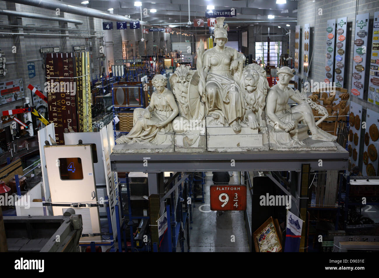 La statuaria in Nazionale Museo Ferroviario York Foto Stock