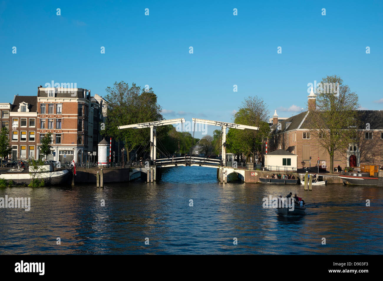 Paesi Bassi, Amsterdam, canal di scena sul fiume Amstel Foto Stock