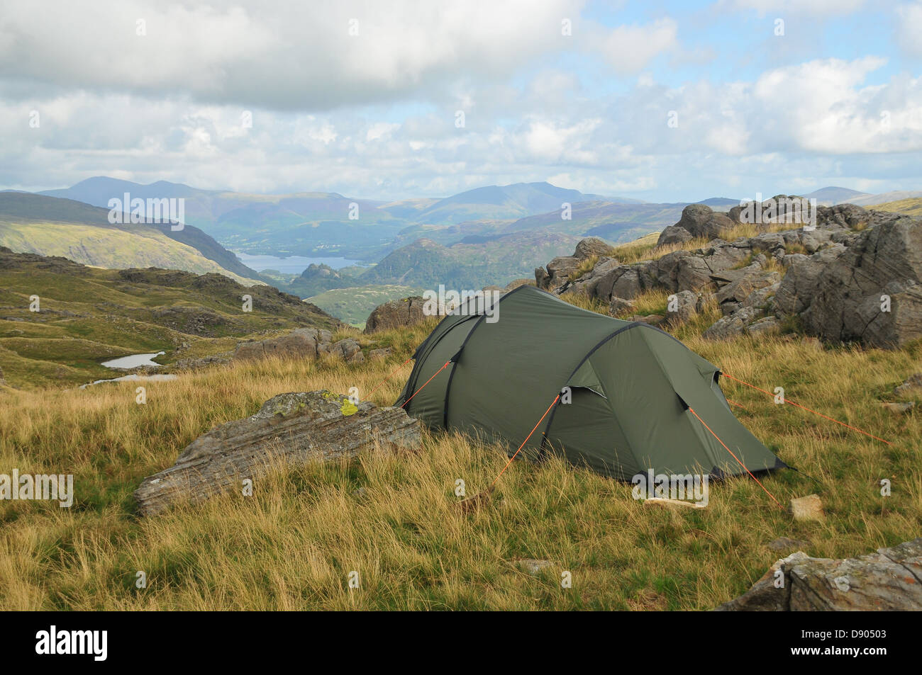 Campeggio selvaggio nel distretto del lago, Cumbria. Regno Unito Foto Stock