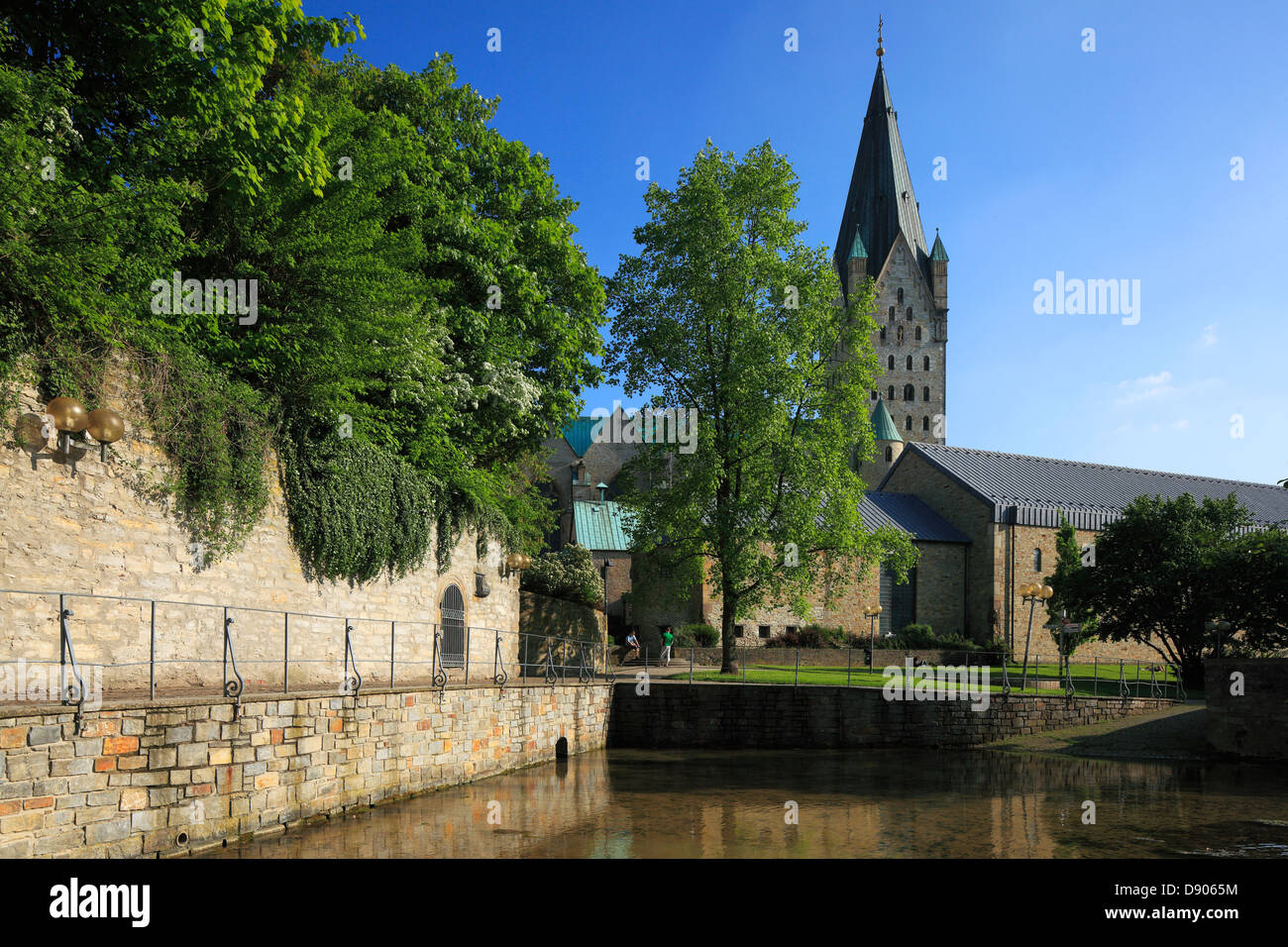 Dom und Kaiserpfalz mit LWL-museo in der Kaiserpfalz, Paderborn, Ostwestfalen-Lippe, Renania settentrionale-Vestfalia Foto Stock