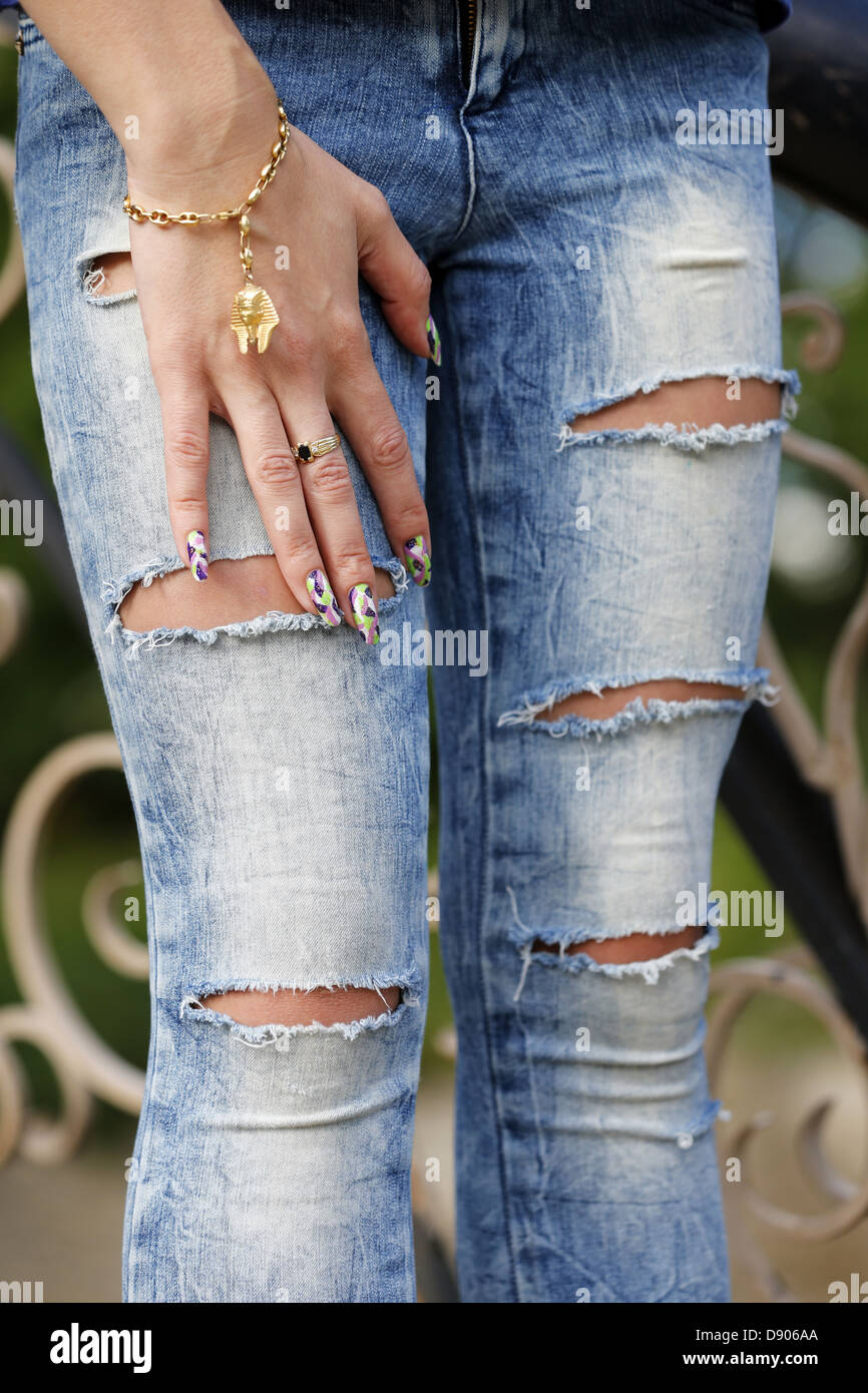 Strappata BLUE JEANS DENIM KHARKIV UCRAINA 26 Giugno 2012 Foto Stock