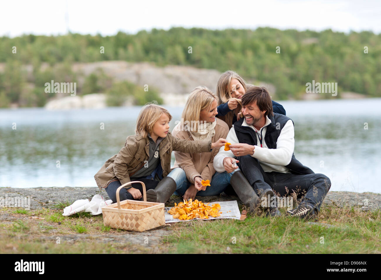I genitori e i due figli del fungo del prelievo Foto Stock