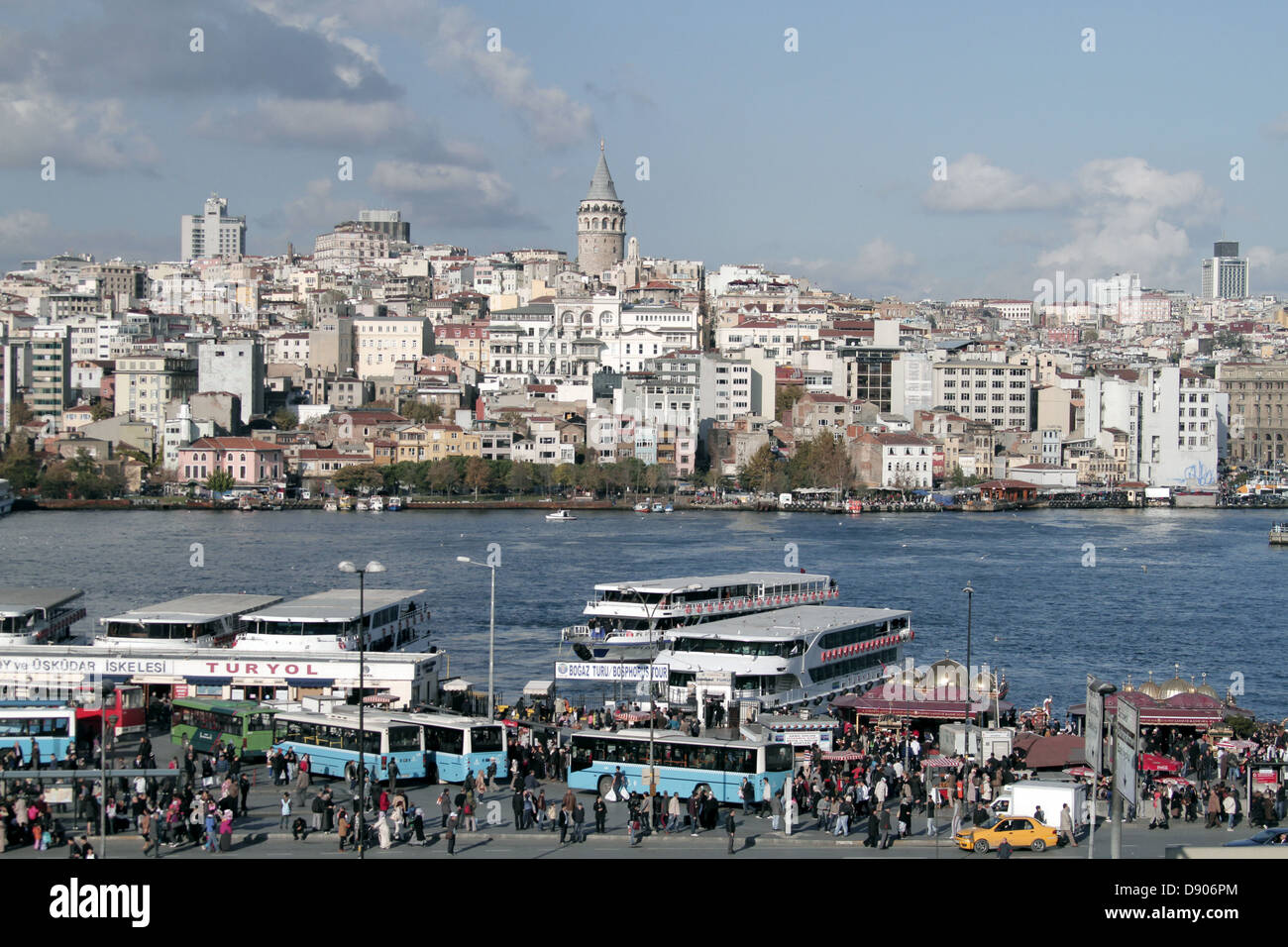 Torre di Galata & GOLDEN HORN BEYOGLU Istanbul Turchia 11 Novembre 2012 Foto Stock