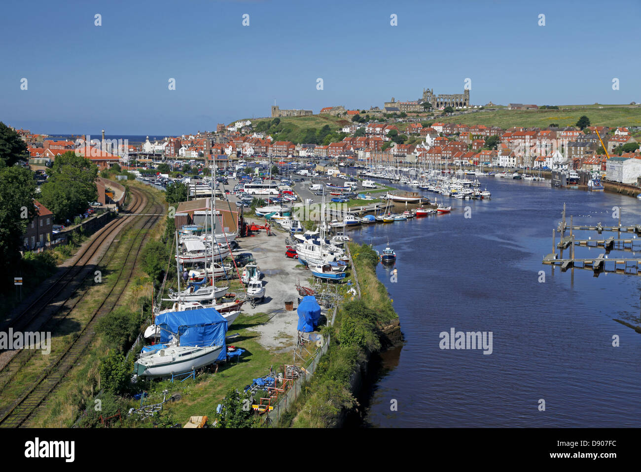 MARINA ST MARYS CHIESA & ABBEY WHITBY North Yorkshire Inghilterra 26 Agosto 2012 Foto Stock