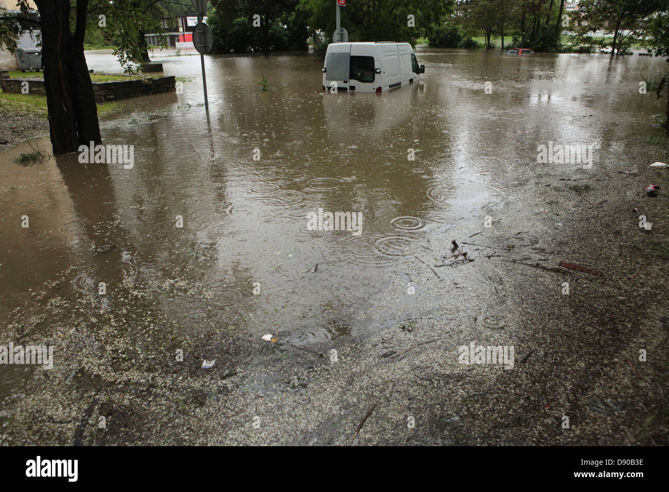 Alluvione a Praga, nella Repubblica Ceca il 3 giugno 2013. Inondati di vetture in Dolni Liben del distretto di Praga, Repubblica Ceca. Foto Stock