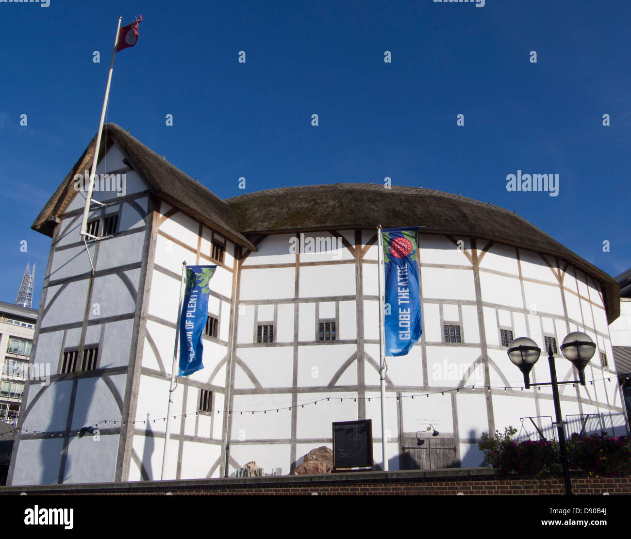 Il Globe Theatre, William teatro di Shakespeare, sulla riva sud del Tamigi, London, Regno Unito Foto Stock