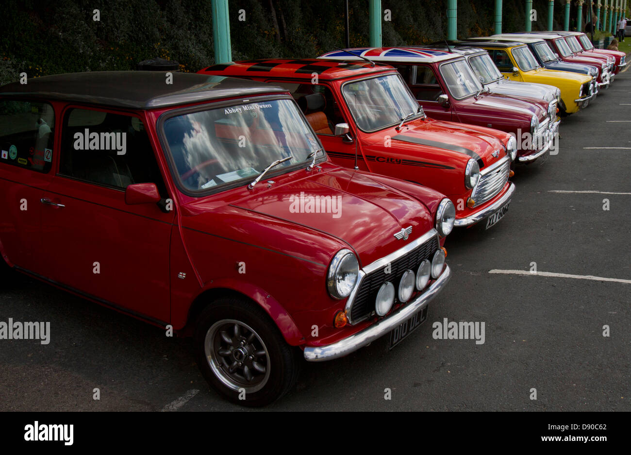 I minis in Londra a Brighton Mini proprietari Rally di Madeira Drive, Brighton Foto Stock