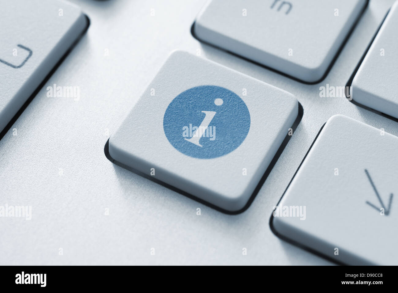 Pulsante su una tastiera moderna con informazioni icona simbolo Foto Stock