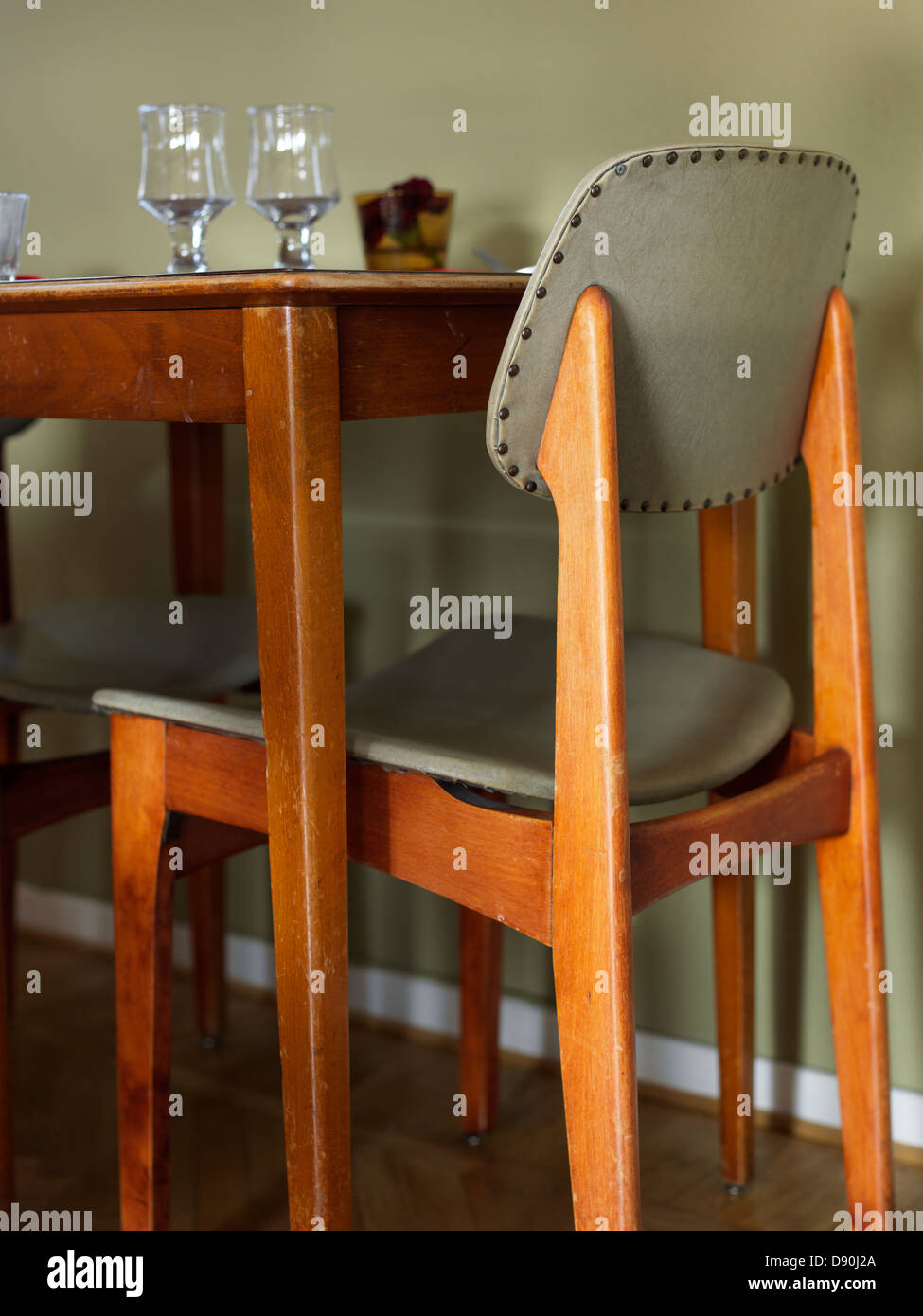 Bicchieri sul tavolo Foto Stock