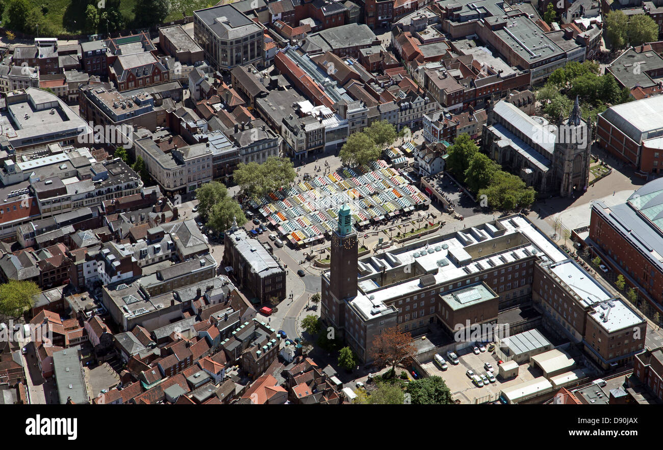 Vista aerea del centro di Norwich con il mercato in primo piano Foto Stock