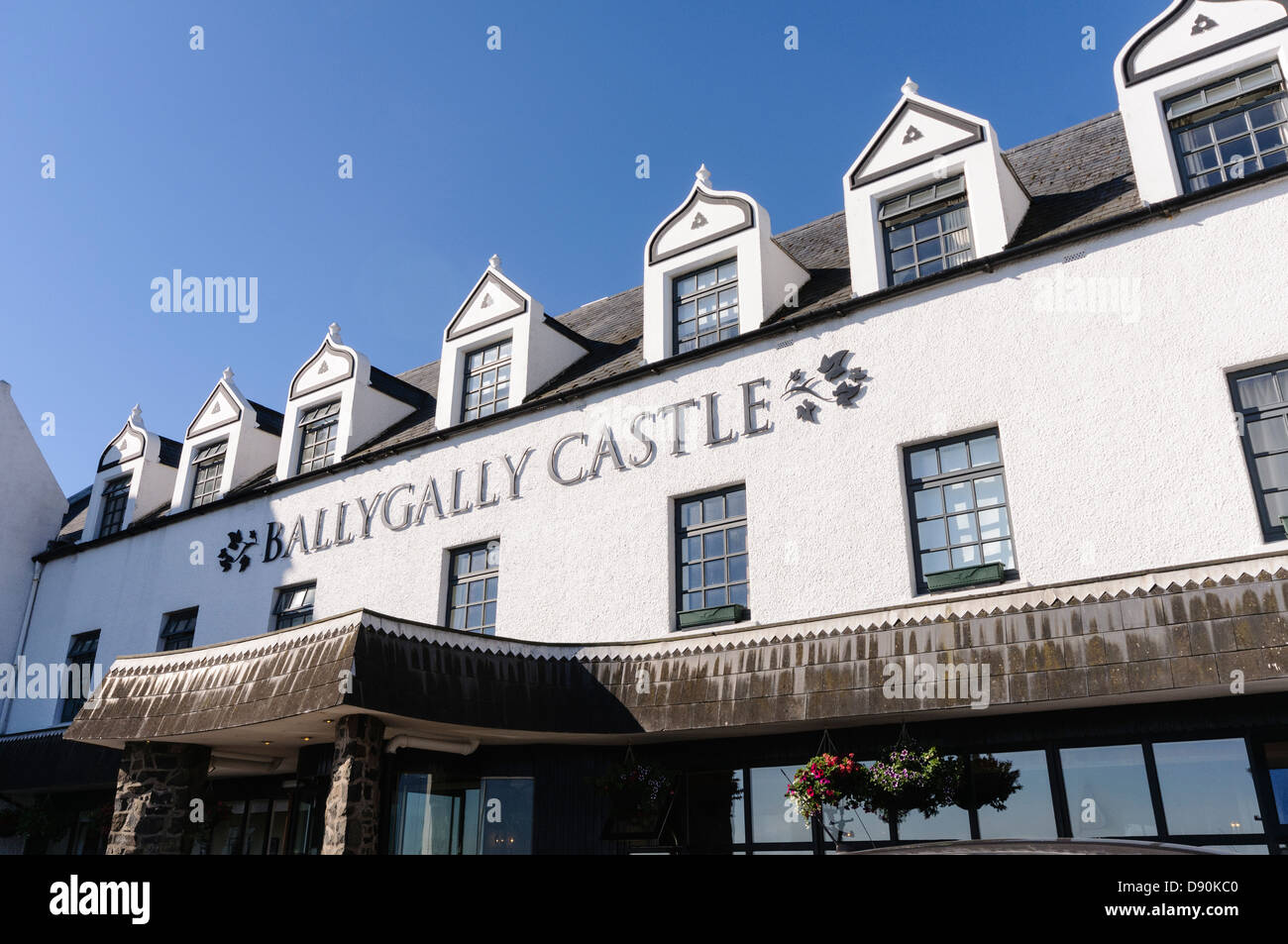 Ballygally Castle Hotel, Larne. Parte di Hastings gruppo di alberghi in Irlanda del Nord, e presumibilmente ossessionato da un gran numero di fantasmi. Foto Stock