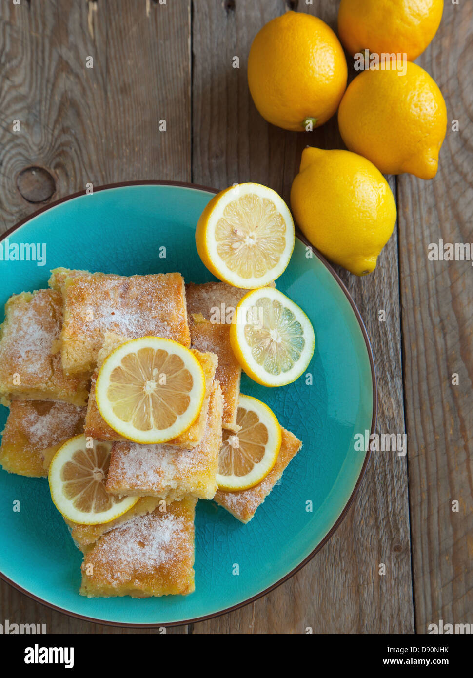 Appena sfornato piazze di limone Foto Stock