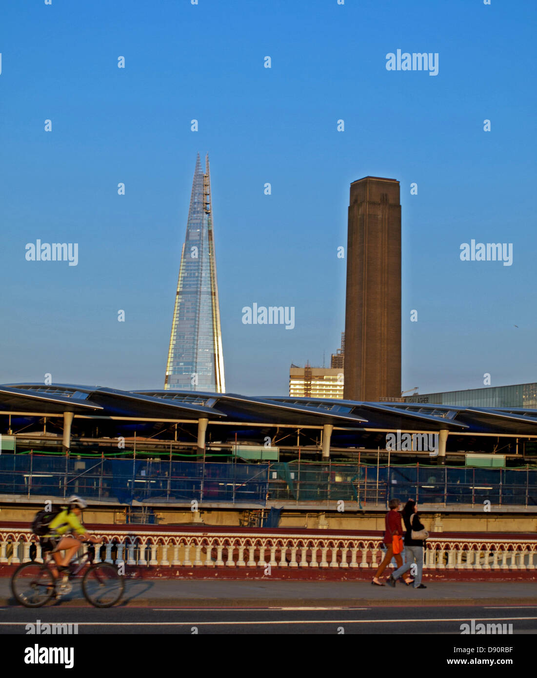 Londra, Regno Unito. Giugno 6, 2013. La Shard vince il 'Best grande progetto award', presentata il 6 giugno 2013 a McGraw Hill Construction del ENR 2013 Global progetti Best Awards di New York City. La Shard, qui rappresentato con la Tate Modern, è l'edificio più alto nell'Unione europea. Credito: PD Amedzro/Alamy Live News Foto Stock