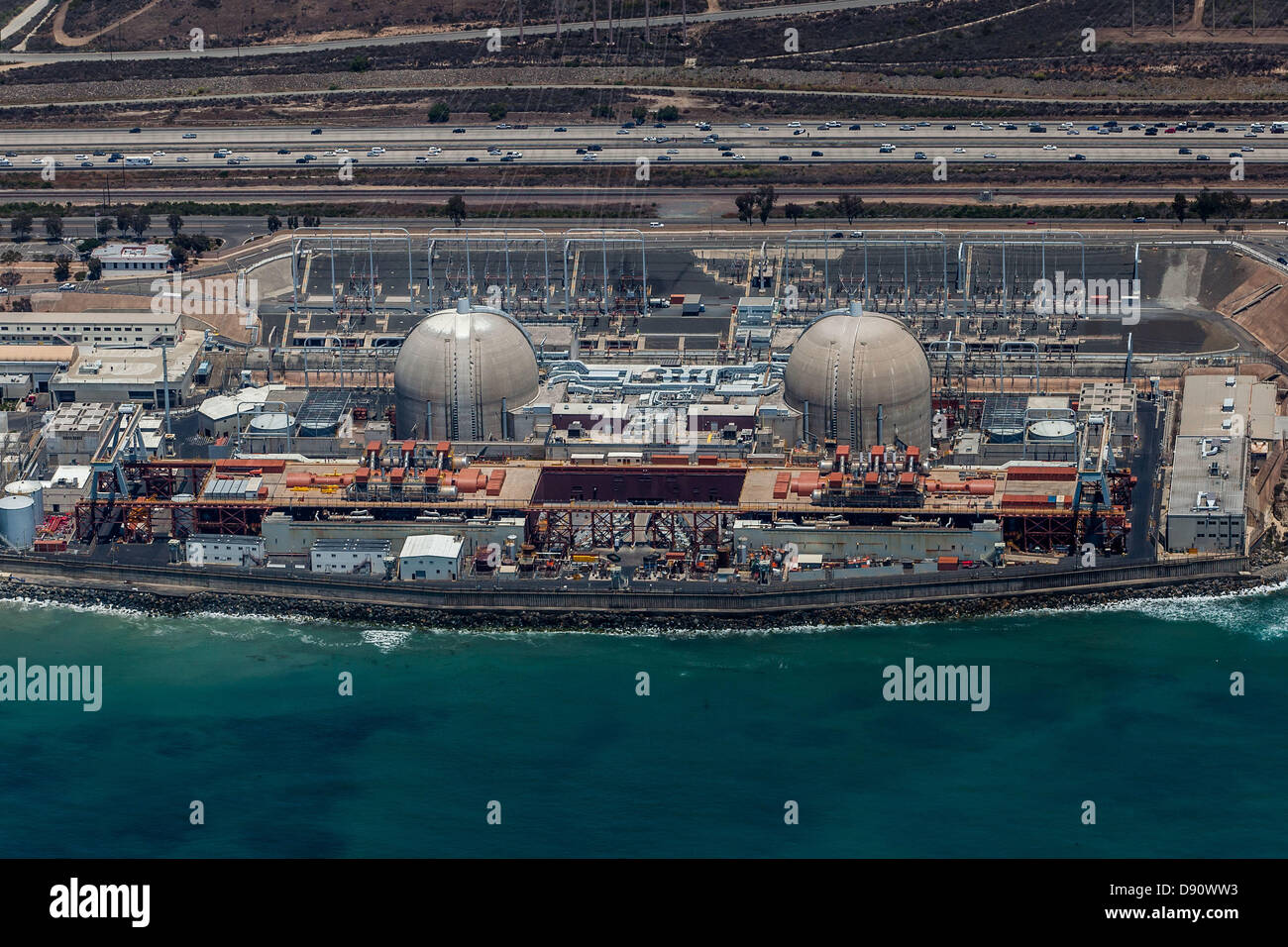 Giugno 7, 2013 - San Onofre, California, Stati Uniti - Southern California Edison ha annunciato i propri piani per chiudere definitivamente il San Onofre Nuclear stazione di generazione (brani) venerdì mattina. L'annuncio arriva a seguito dei problemi all'impianto di raffreddamento la utility di energia ha lavorato per risolvere nel corso dell ultimo anno. La stazione non ha potenza generata dal gennaio 2012. Nella foto: Luglio 23, 2012 - San Clemente, California, Stati Uniti - Southern California Edison spinge in avanti con un piano riveduto di riavviare le operazioni a uno dei due San Onofre nucleare stazione di generazione di reattori che sono state in Foto Stock