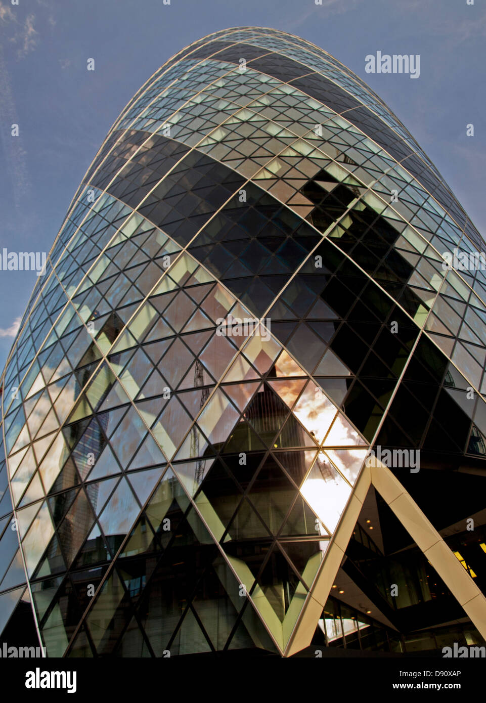 30 St Mary Axe (il Gherkin,Swiss Re Building),città di Londra,Londra,l'Inghilterra,Regno Unito Foto Stock