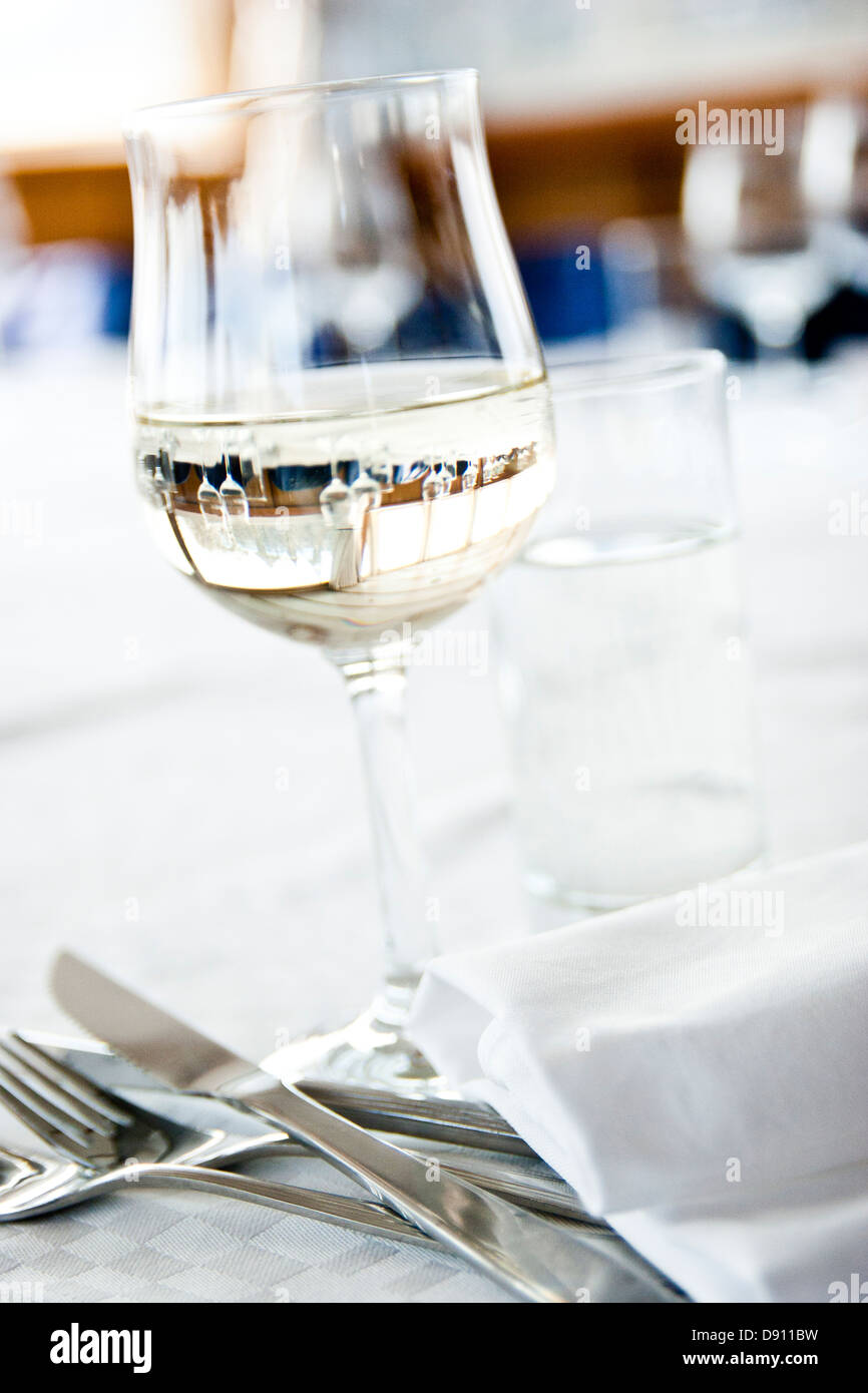 Posizionare l'impostazione con champagne Foto Stock