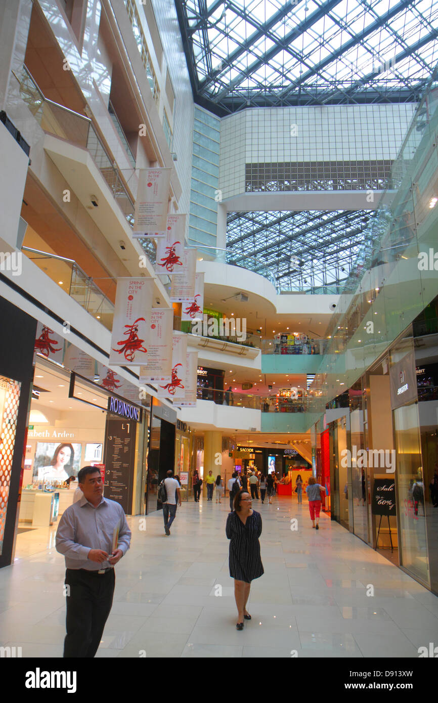 Singapore,Raffles City,shopping shopper shoppers negozio negozi mercati di mercato acquisti di mercato vendita, negozi al dettaglio negozi business business business, Centre,c Foto Stock