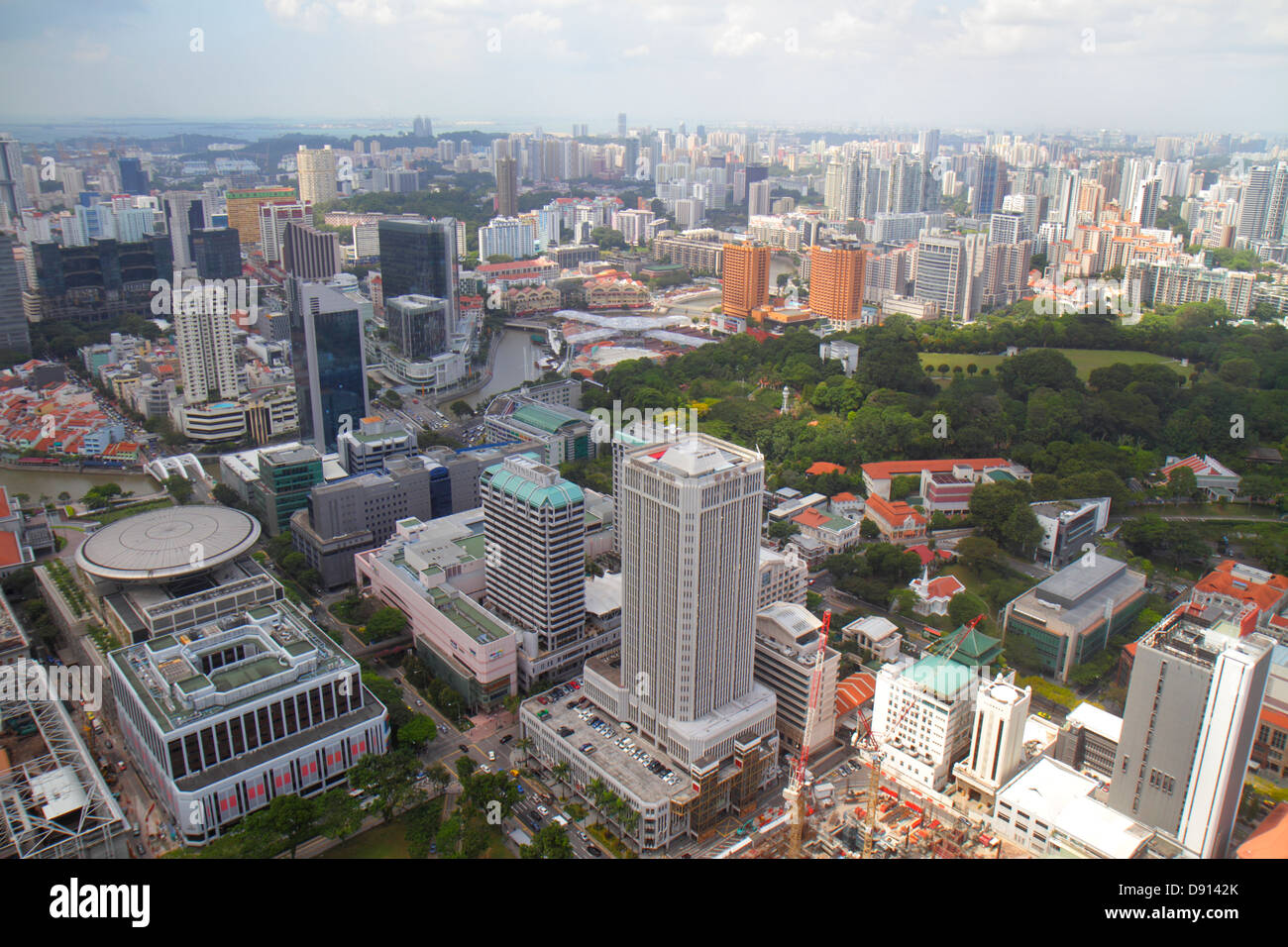Skyline della città di Singapore, grattacieli, vista aerea dall'alto, Singapore River, New Supreme Court, Treasury, North Bridge Road, Fort ft. Parco di inscatolamento, Foto Stock