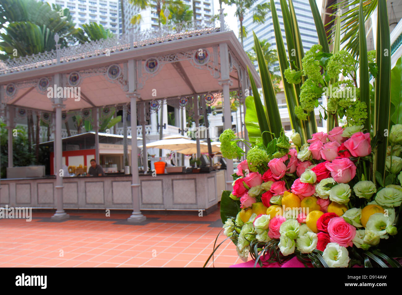 Singapore Raffles, hotel, cortile, Gazebo Bar, fiori, rose, storico, Sing130201075 Foto Stock