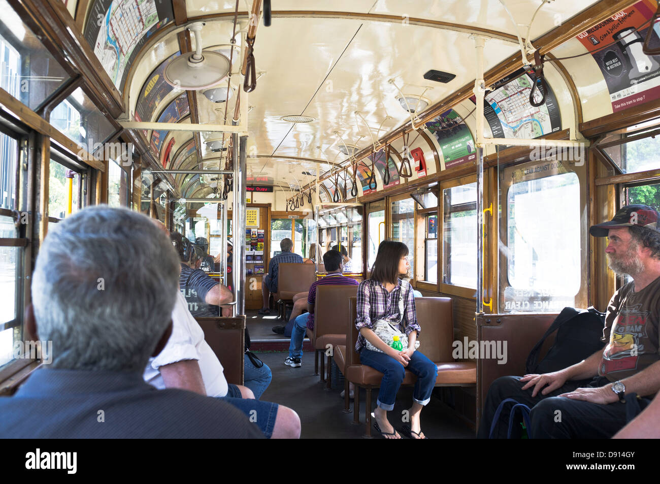 Dh tram di Melbourne MELBOURNE AUSTRALIA turistico tram tram passeggeri interno gratuito City Circle Tram Foto Stock