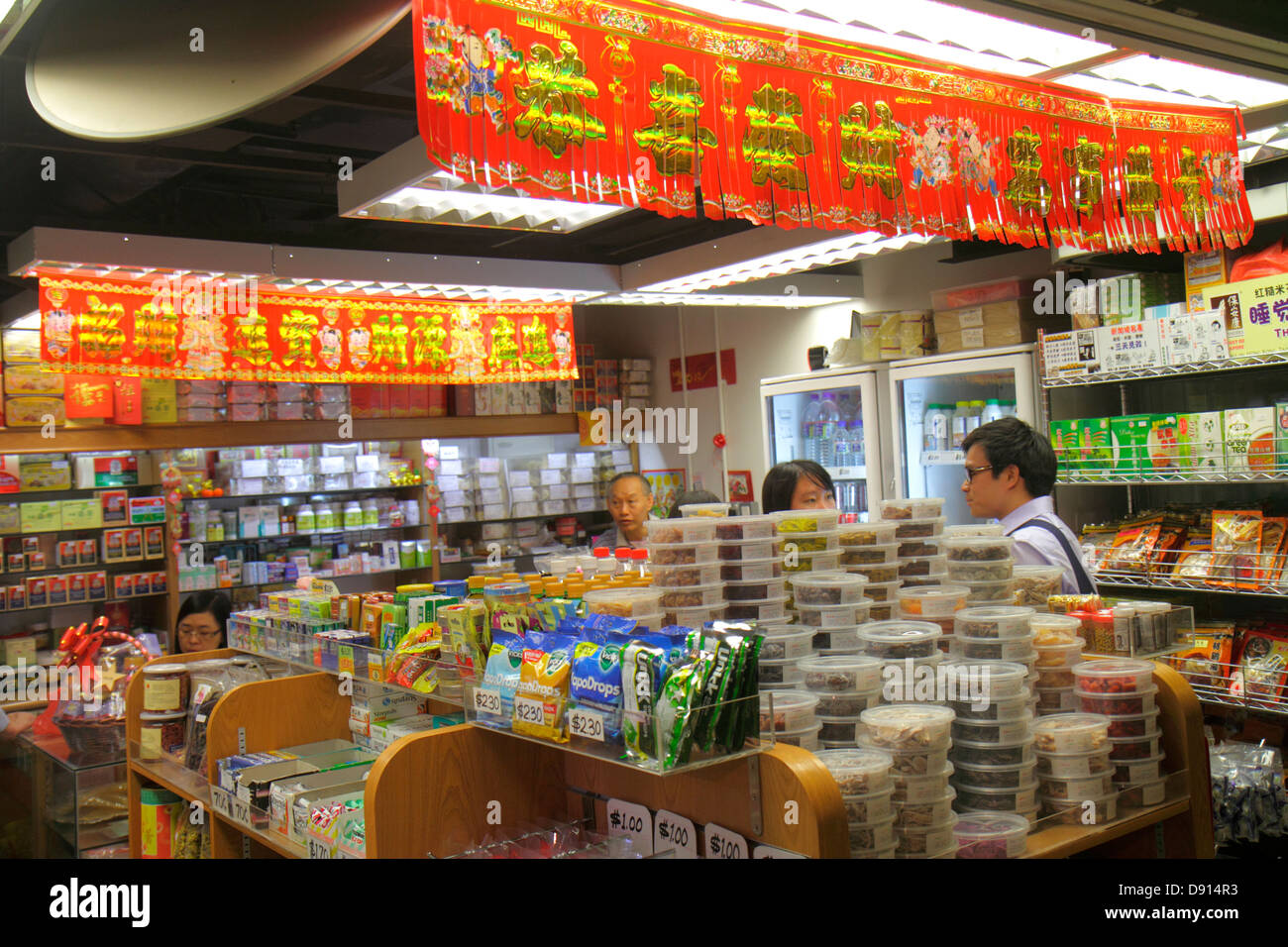 Singapore, Raffles Place MRT Station, minimarket, shopping shopper shopping, negozi, mercati, mercato, vendita, negozio al dettaglio Foto Stock