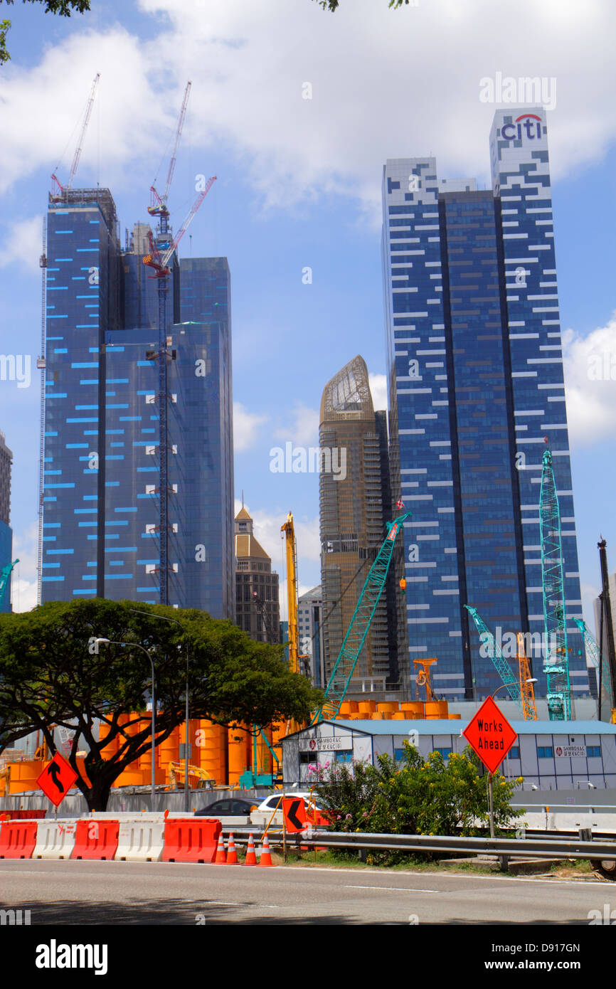 Singapore East Coast Parkway, ECP, skyline della città, quartiere finanziario, grattacieli, sotto costruzione di nuovi cantieri, edifici, Asia Square North Foto Stock