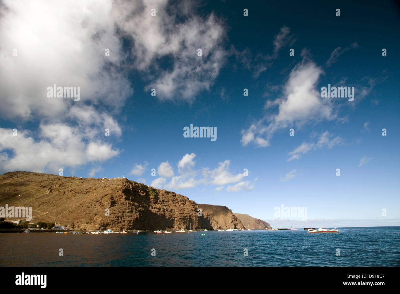 Costa di St Helena da James Bay al di fuori di Jamestown, St Helena. Foto Stock