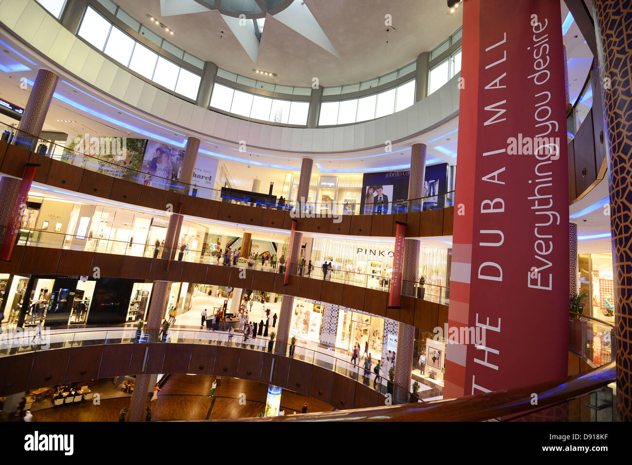 Centro commerciale di Dubai, il Dubai Mall interno, Dubai, Emirati Arabi Uniti Foto Stock