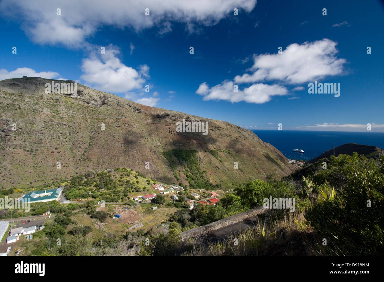 Vista su tutta la campagna verso Jamestown & James Bay, St Helena. Foto Stock