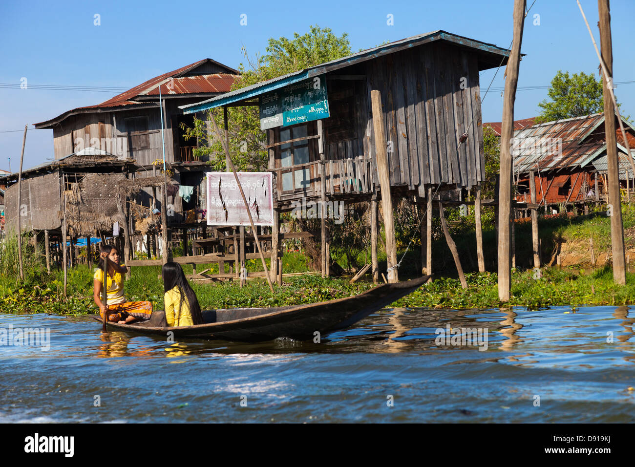 Mezzi di trasporto quotidiano sul Lago Inle, Myanmar 12 Foto Stock