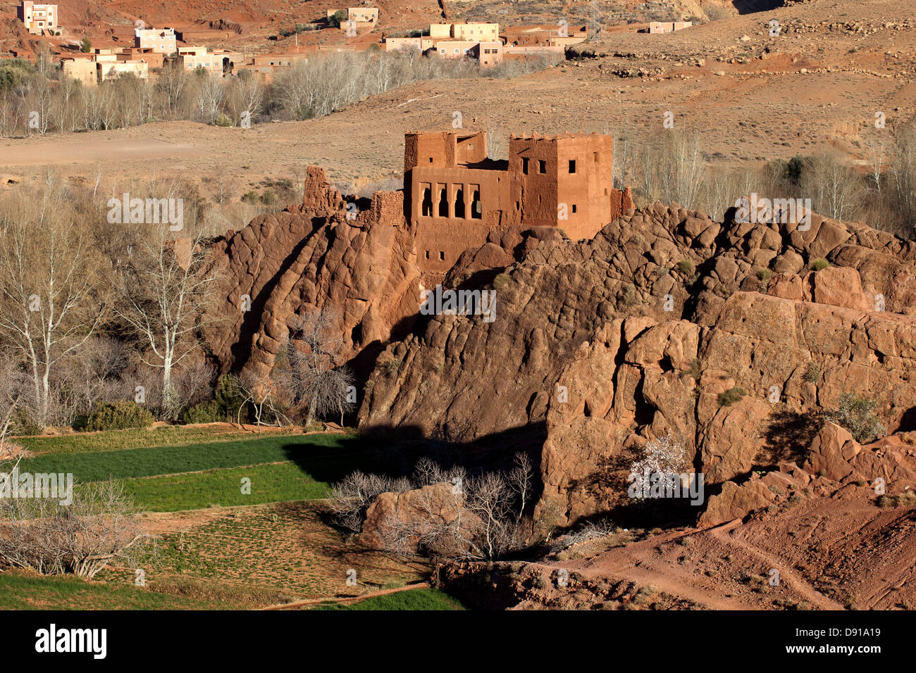 Dades Valley: vecchie rovine Kasbah e campi Foto Stock