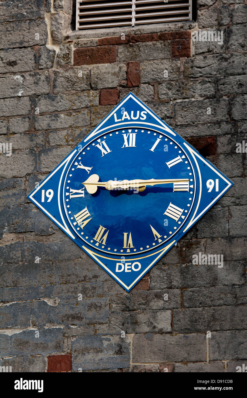 La nuova chiesa orologio, la chiesa di San Nicola, Radford Semele, Warwickshire, Inghilterra, Regno Unito Foto Stock
