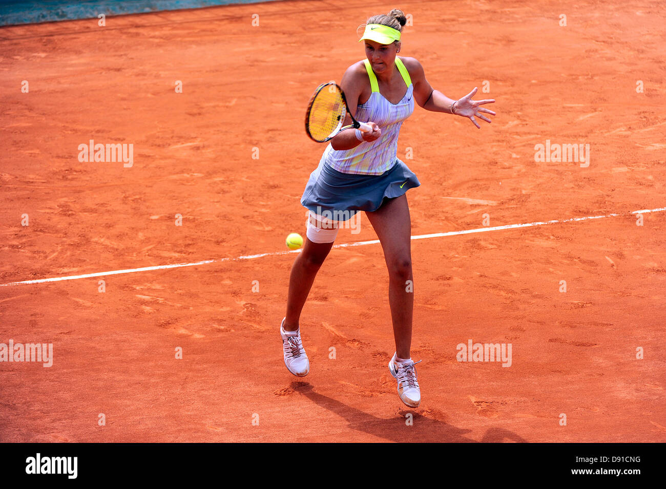 Parigi, Francia. 8 Giugno 2013. Antonia Lottner della Germania in azione durante il match tra Antonia Lottner della Germania e Belinda Bencic della Svizzera nella Junior ragazze finale del francese si apre da Roland Garros. Bencic ha vinto la finale da parte di un cliente di 6-1 e 6-3. Credit: Azione Plus immagini di sport/Alamy Live News Foto Stock