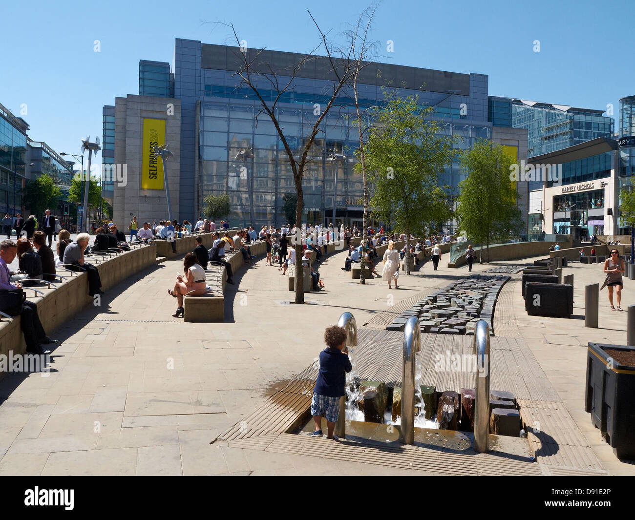 Exchange Square in un caldo giorno caldo e soleggiato a Manchester REGNO UNITO Foto Stock