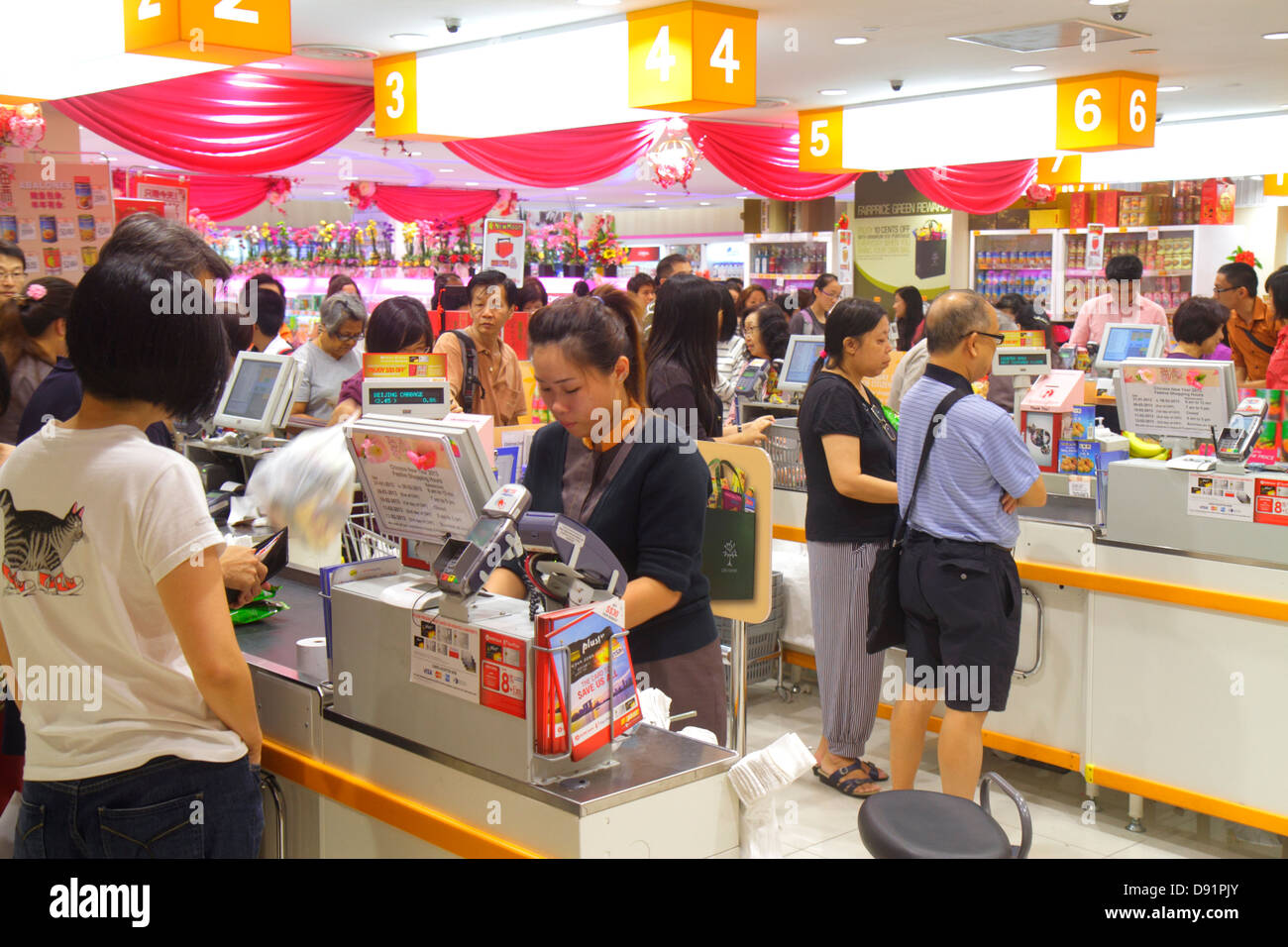 Singapore,Bishan Place,Junction 8,shopping shopper acquirenti negozio mercati mercato mercati di vendita di acquisto, negozio al dettaglio negozi business Foto Stock