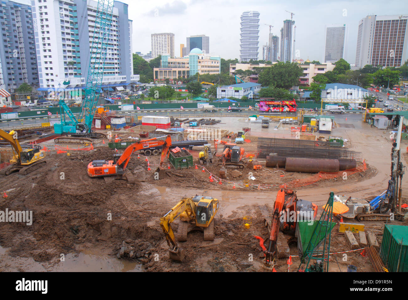Singapore Jalan Besar, stazione MRT di Rochor, treno della metropolitana, sotto il nuovo cantiere costruttore di costruzione, skyline della città, grattacieli, vista aerea dall'alto Foto Stock