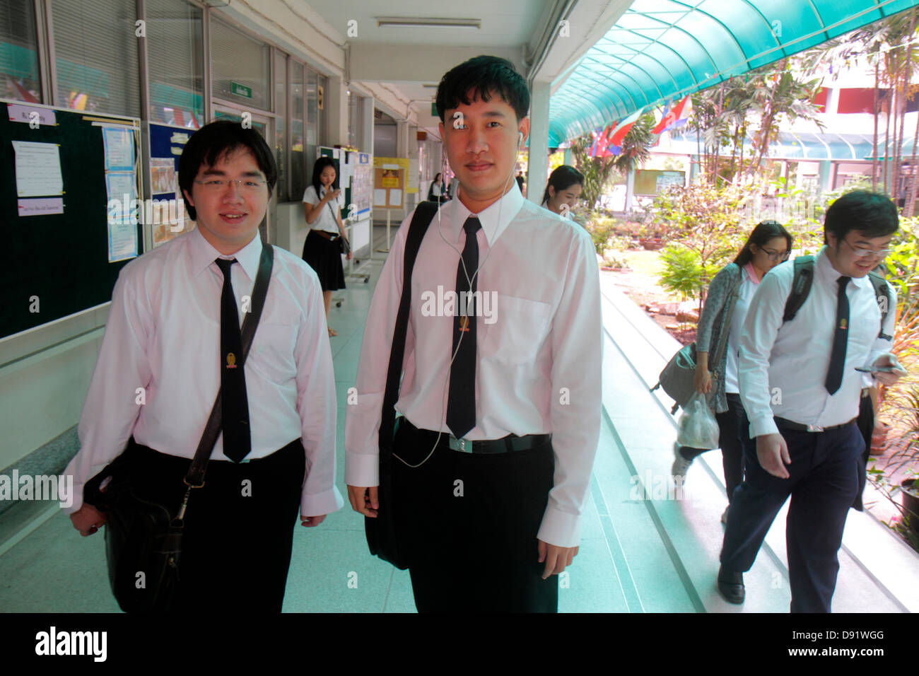 Bangkok Thailandia,Thai,Pathum WAN,Università di Chulalongkorn,Scuola di Farmacia,studenti studenti istruzione alunni alunni,asiatici immigrati etnici imm Foto Stock