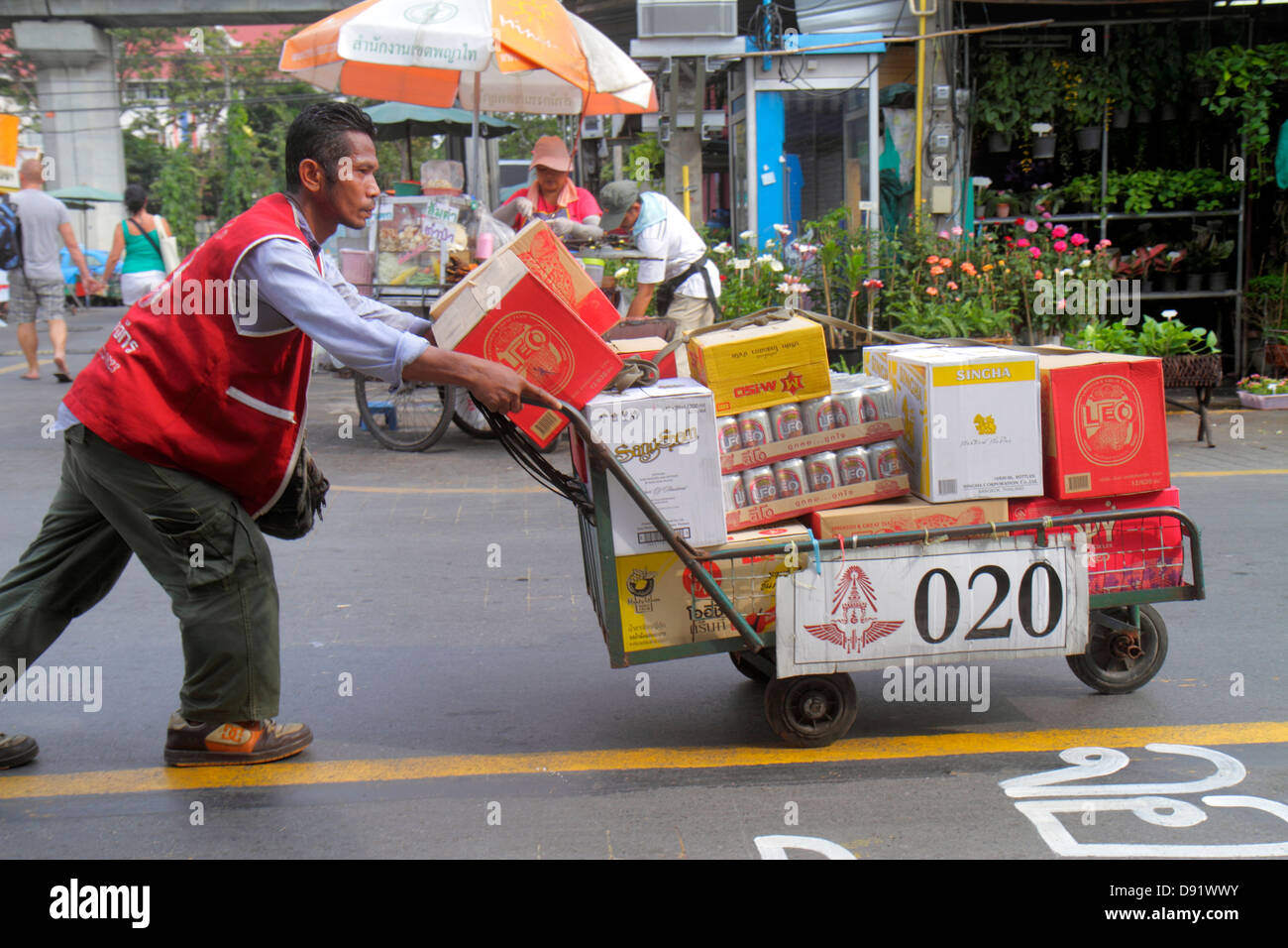 Thailandia,Thai,Bangkok,Chatuchak,Jatujak Weekend Market,J.J.,pulci,shopping shopper shopping negozi mercati di mercato di vendita di mercato, vendita al dettaglio Foto Stock