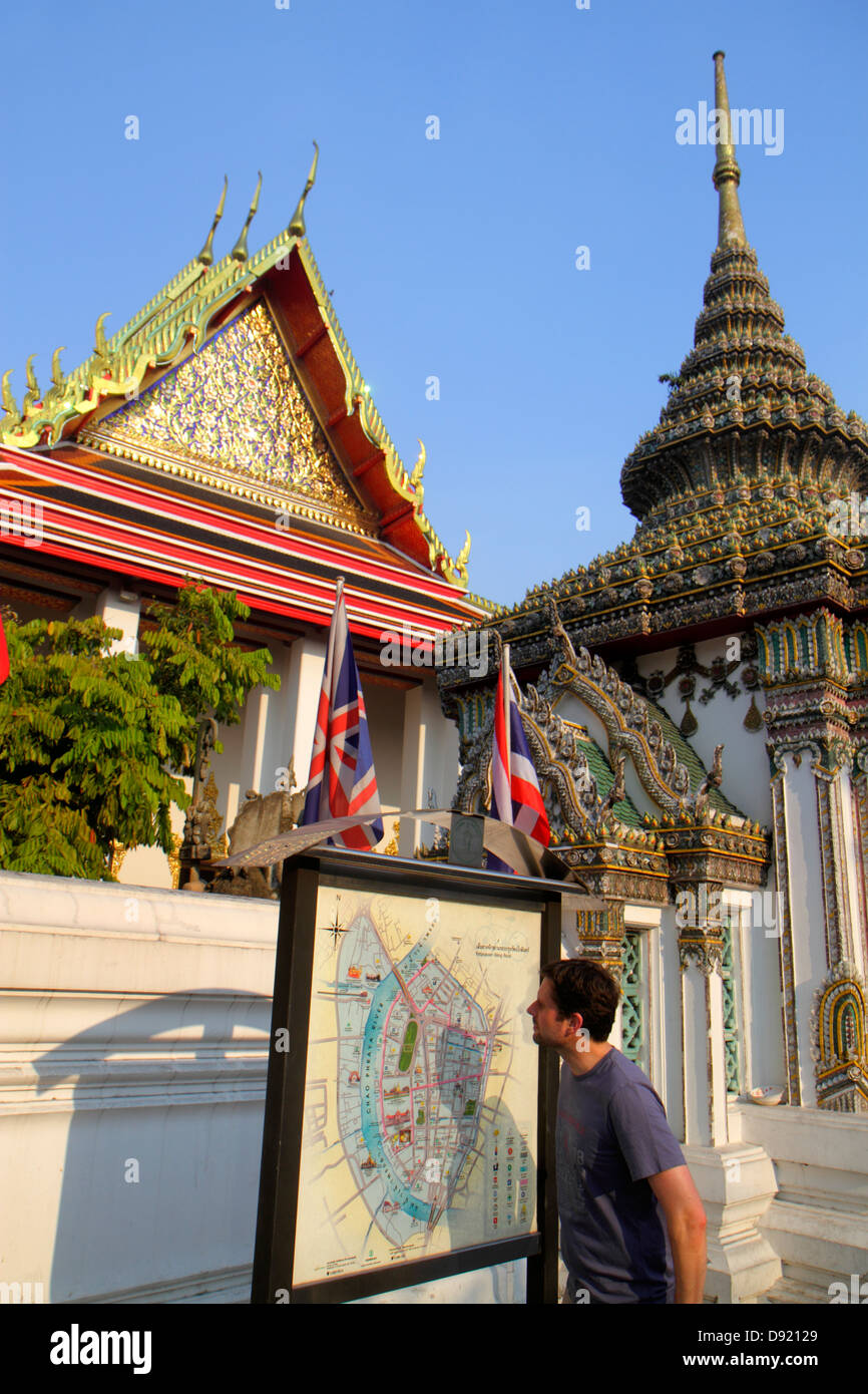 Bangkok Thailandia,Thai,Phra Nakhon,Maha Rat Road,Wat Pho,Phra Chetuphon,tempio buddista,directory,segno,informazioni,mappa,Thai130212056 Foto Stock