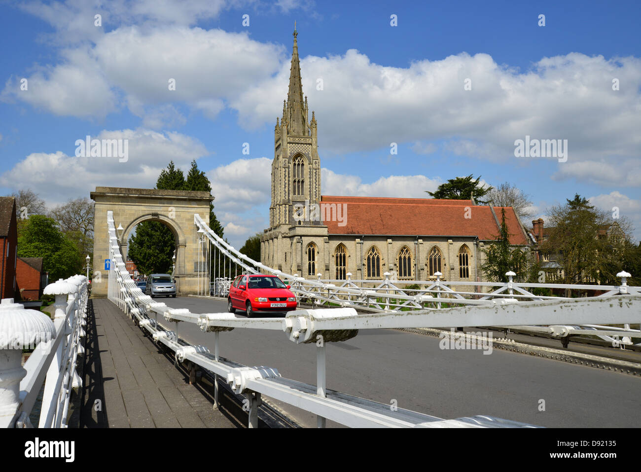 Marlow sospensione ponte mostra Chiesa di Tutti i Santi, Marlow, Buckinghamshire, Inghilterra, Regno Unito Foto Stock