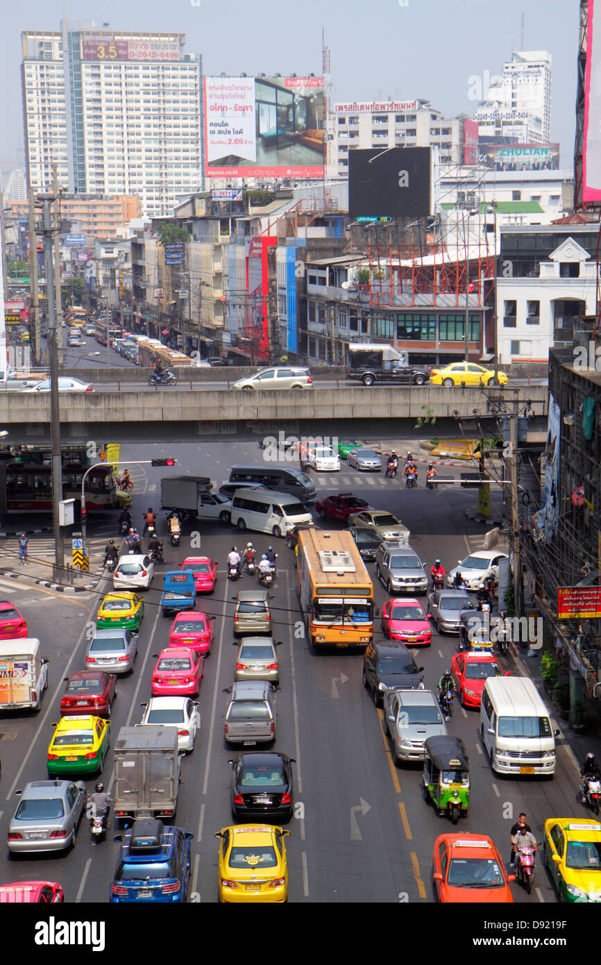 Bangkok Thailandia, Thai, Ratchathewi, Pratunam, traffico, urbano, autobus, pullman, taxi, edifici, skyline della città, vista aerea dall'alto, Thai130213018 Foto Stock